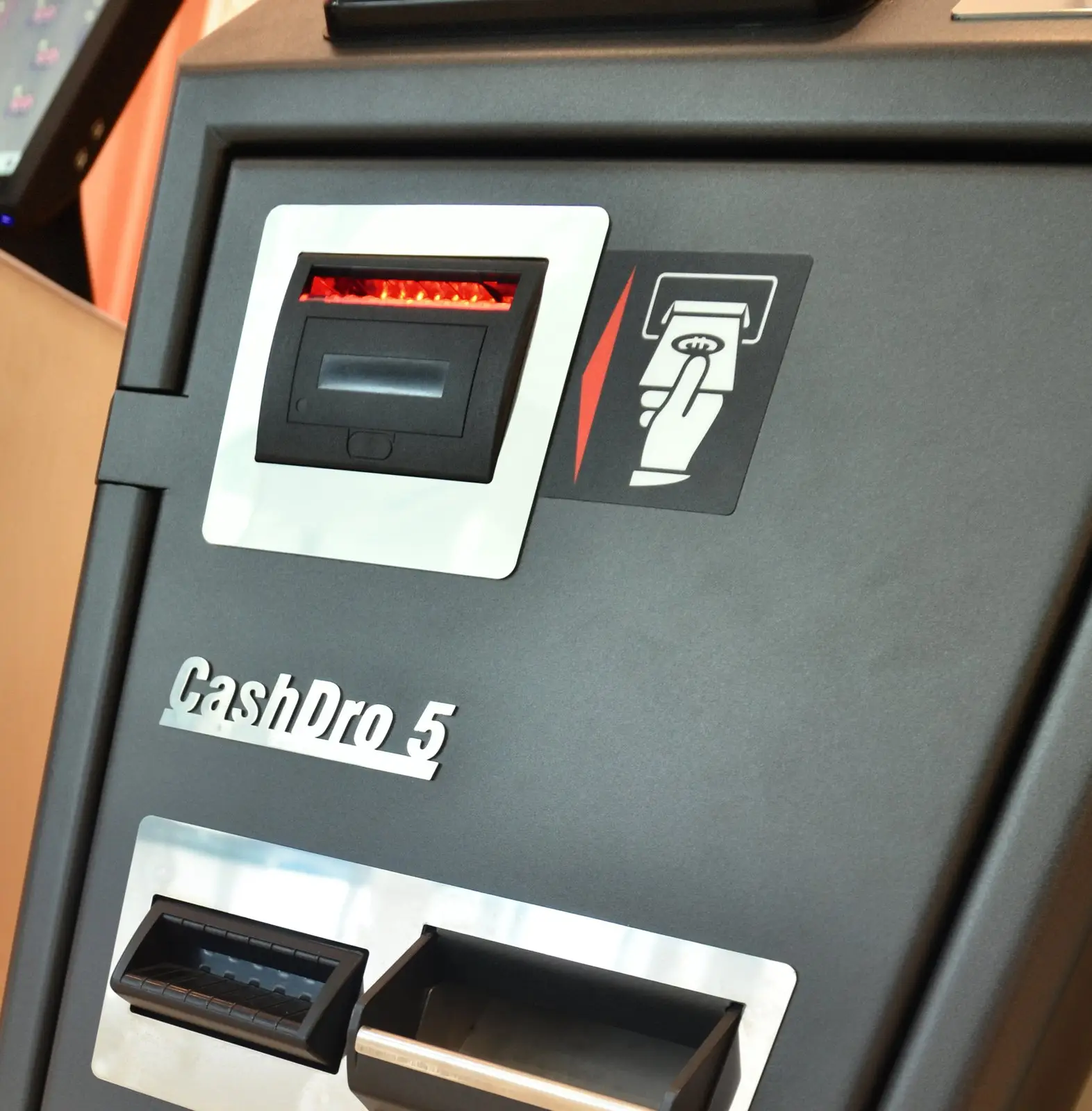 CashDro 5-en xehetasuna, billete-sarrerarekin eta itzulketa-erretiluekin